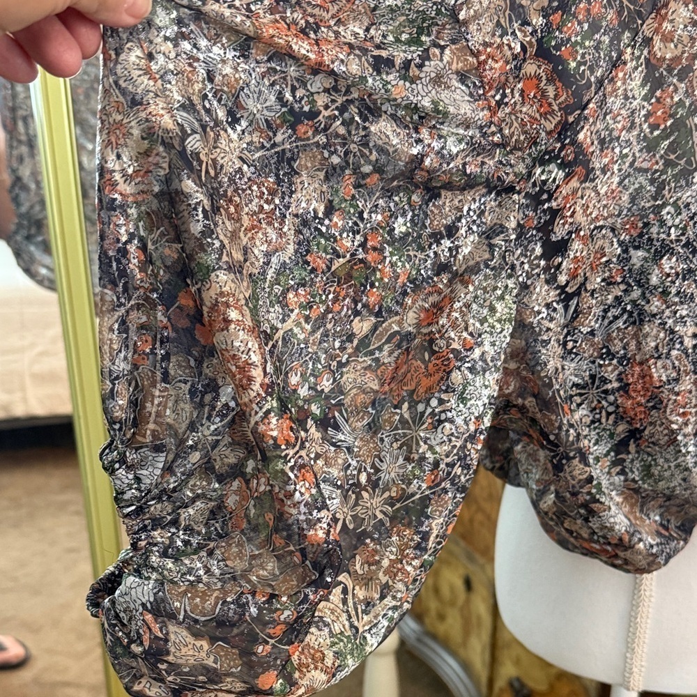 "Kourt" Black & Gray Floral Ballon Sleeve Blouse - Size M - Picture 7 of 13